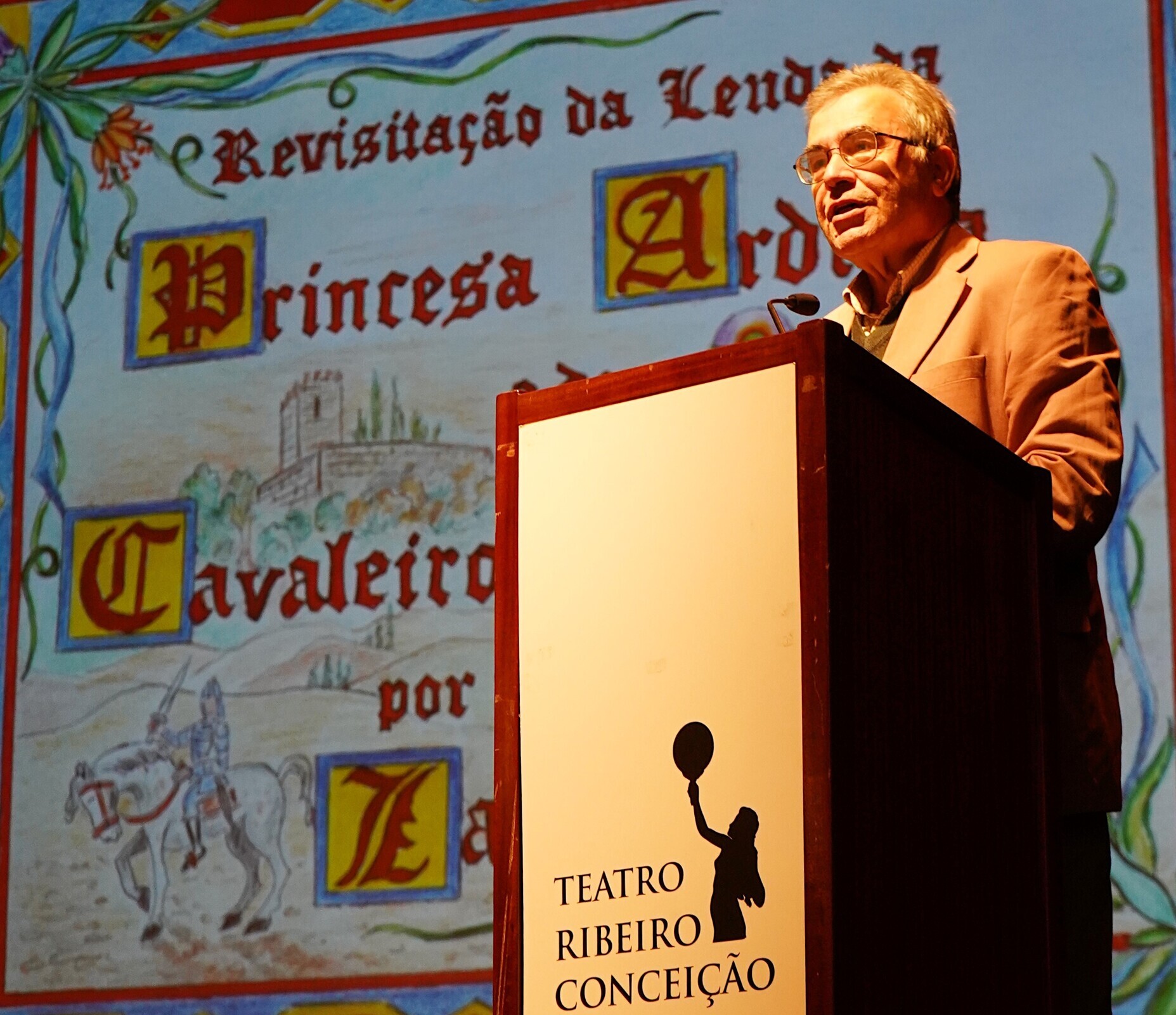 Alberto Almeida apresenta "Revisitação da Lenda da Princesa Ardínia..."